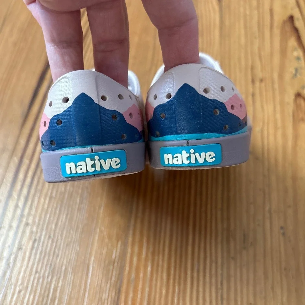 Native Jefferson Shoes Kids White Mountain Graphic Slip On Sneakers SIZE C10